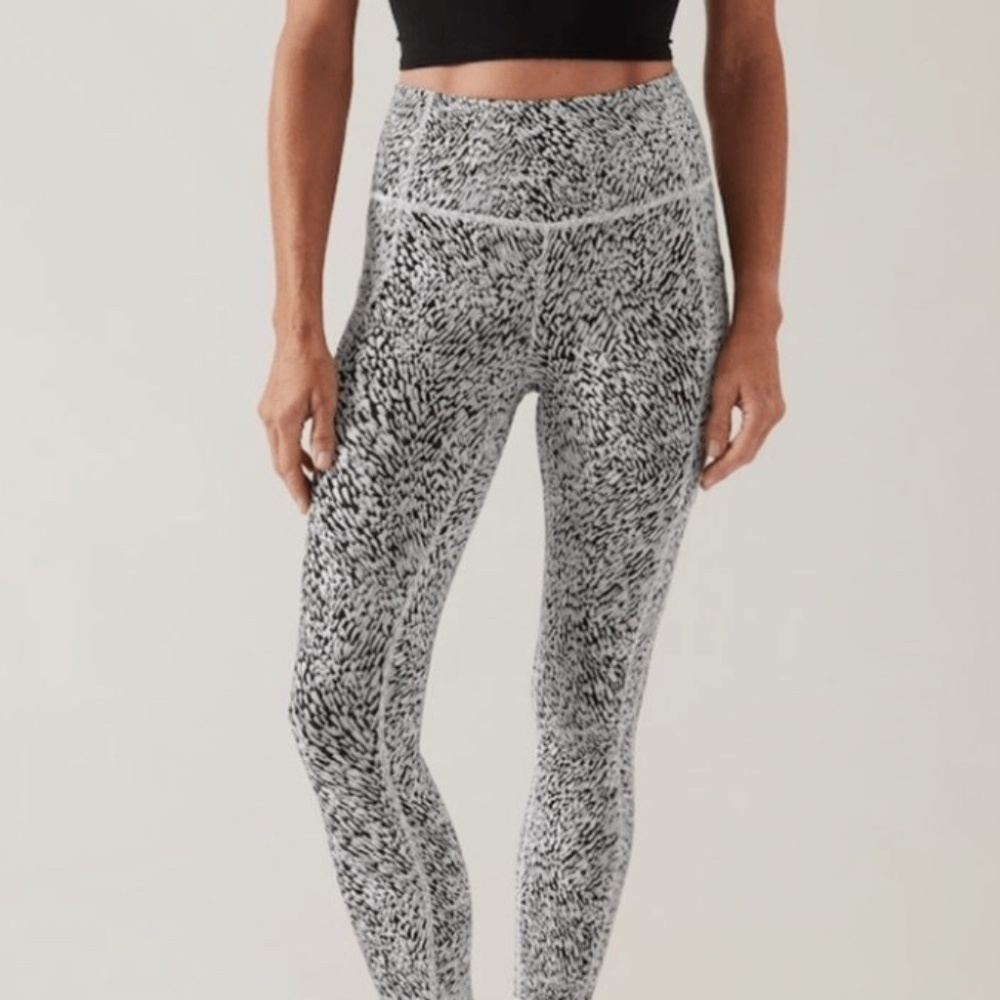 Athleta Ultimate Stash Textured 7/8 tight